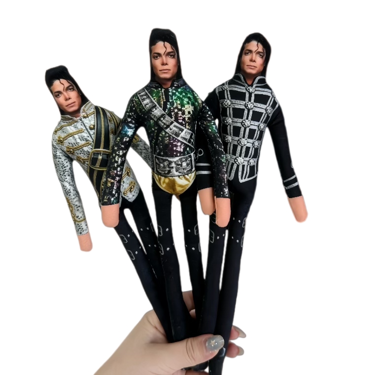 Boneco de Pelúcia Articulado M - Dolls avaliação e preço